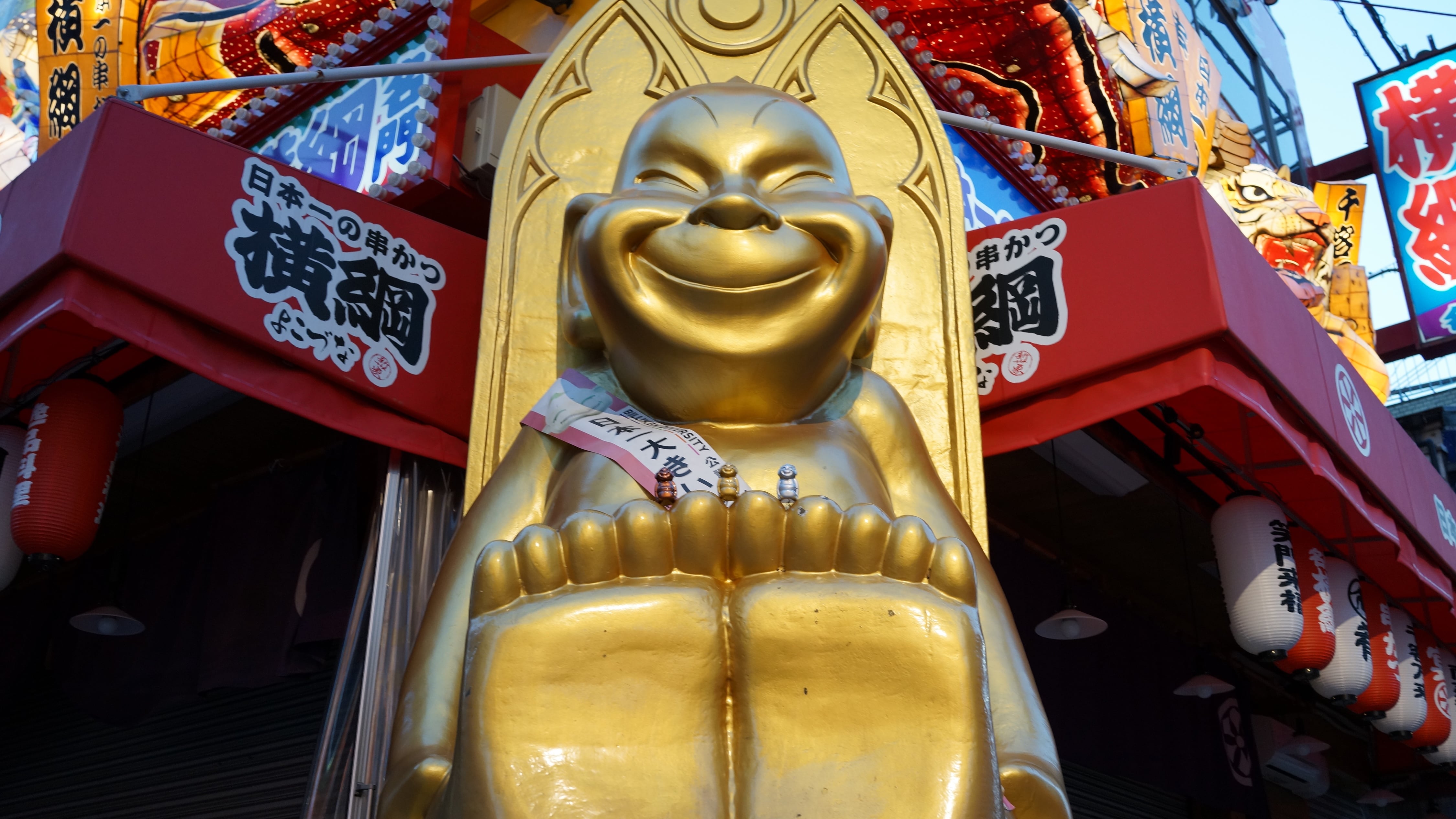 大阪・新世界で親しまれているビリケンさん